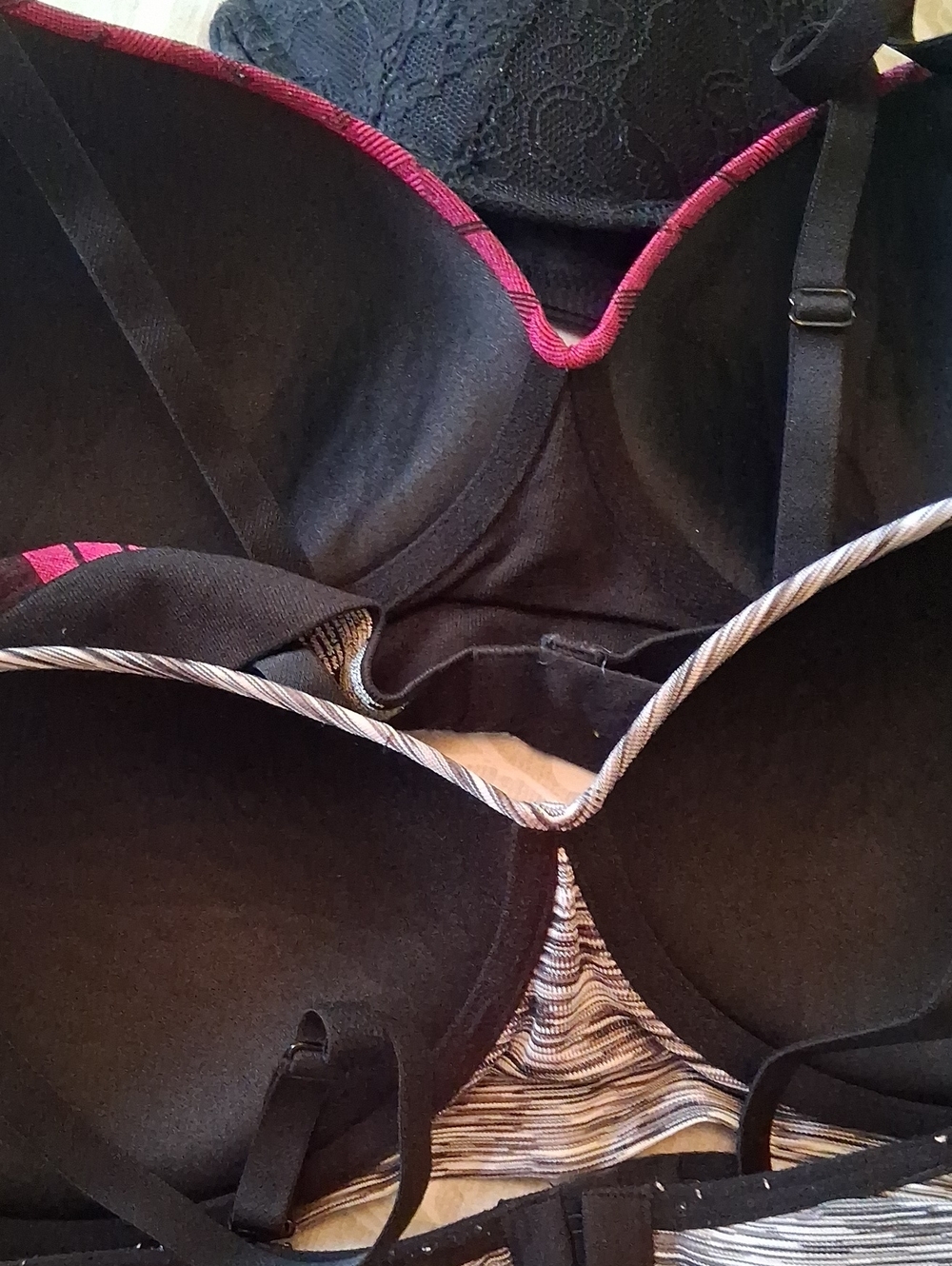 Set Of 3 Bras. - Picture 5 of 10